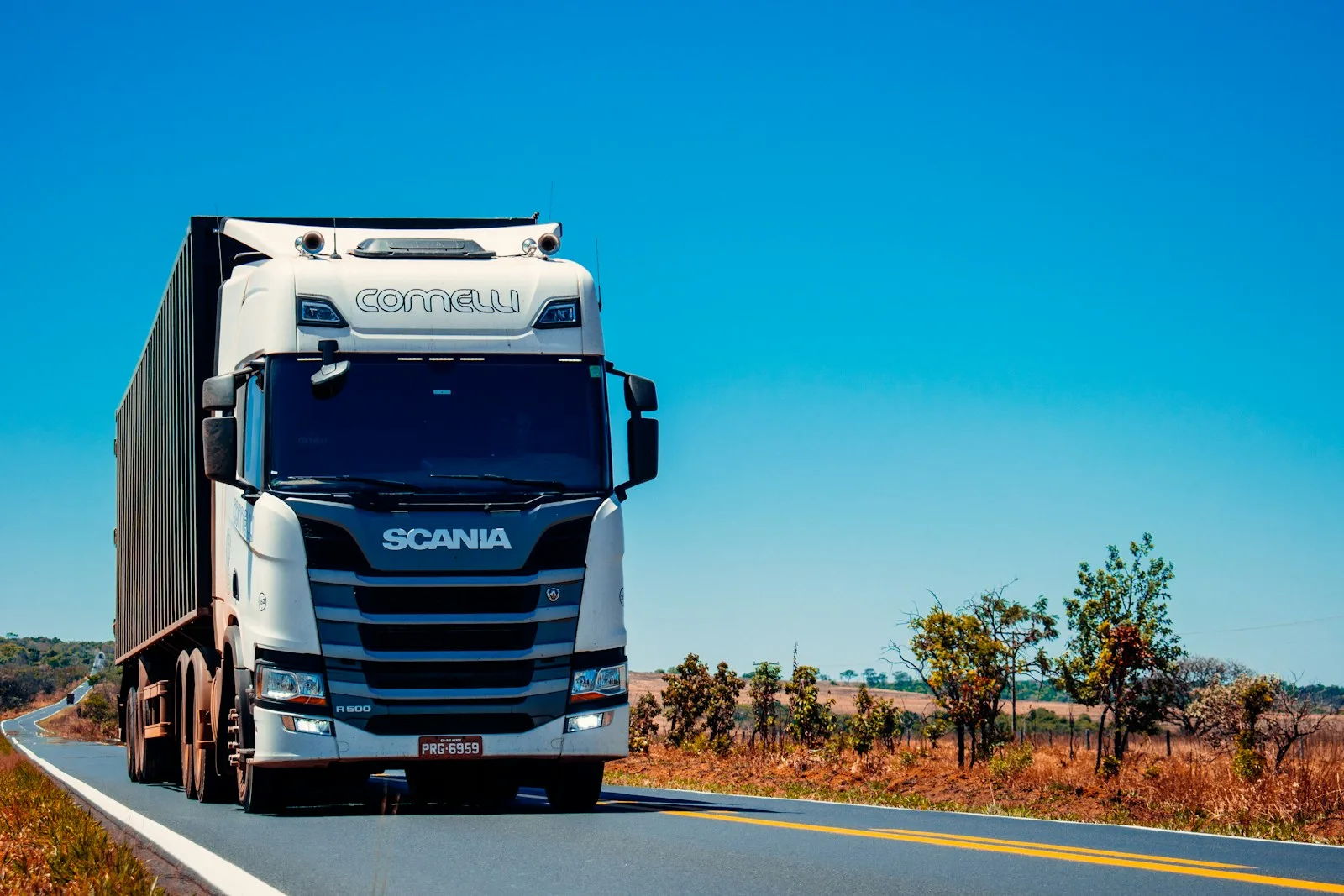 Distribution truck